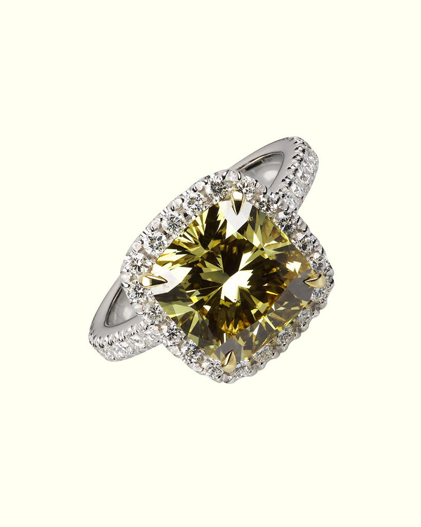 Chromia fancy yellow ring